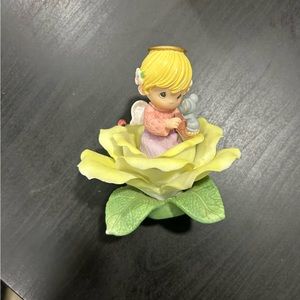 CUTE VINTAGE PRECIOUS MOMENTS